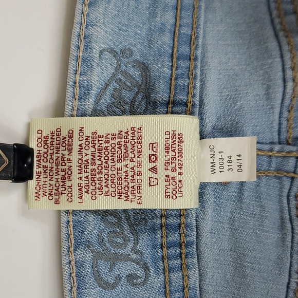 Faded Glory Women's Light Wash Frayed Edge Cuffed Denim Shorts - Picture 8 of 8